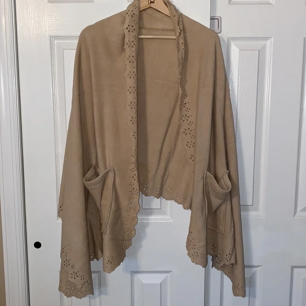 Plow & Hearth Tan Cuddle Cape - Picture 2 of 2